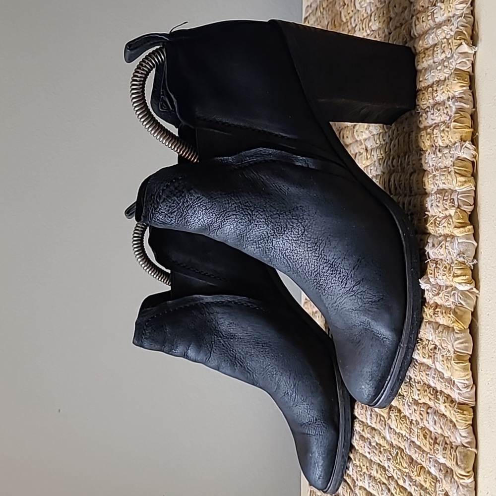 Dolce Vita Ankle Boots Black Pull On EUC